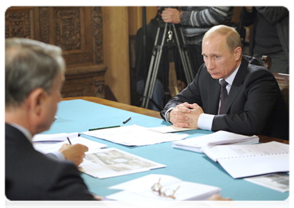Prime Minister Vladimir Putin visiting Moscow’s Pushkin Fine Arts Museum to discuss a plan of its further development