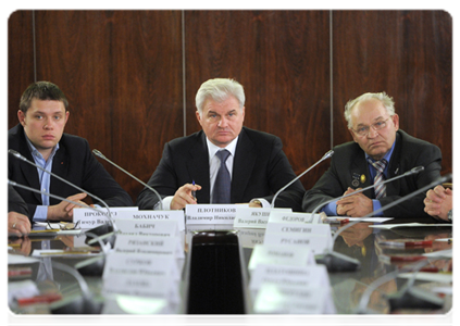 Участники заседания Координационного совета Общероссийского народного фронта