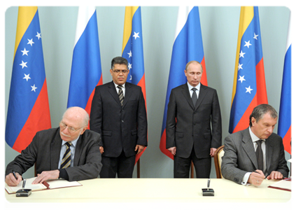 По итогам встречи В.В.Путина и Э.Хауа Милано был подписан ряд документов