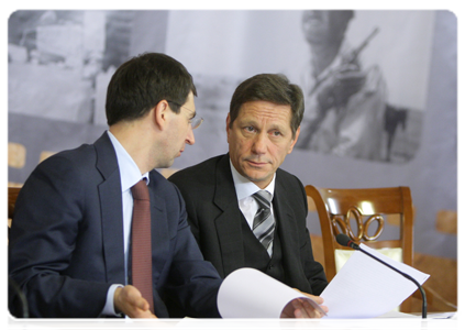 Deputy Prime Minister Alexander Zhukov and Igor Shchegolev, Minister of Communications and Mass Media, at a meeting of the Government Council on the Development of Russian Cinematography