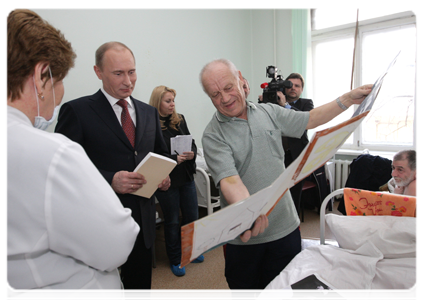Prime Minister Vladimir Putin visiting Moscow’s N. I. Pirogov First City Hospital