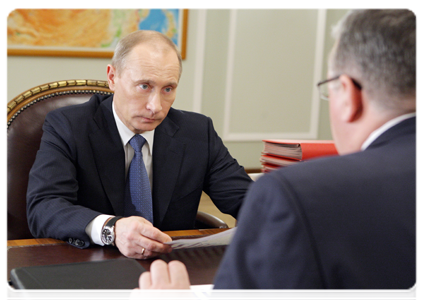 Prime Minister Vladimir Putin at a meeting with Federal Customs Service Head Andrei Belyaninov