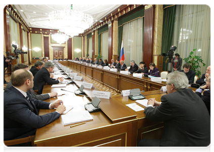 Prime Minister Vladimir Putin meets with the heads of expert groups to discuss Russia’s socio-economic development strategy through 2020