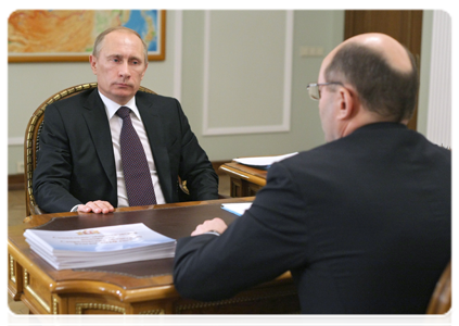 Prime Minister Vladimir Putin meeting with Sverdlovsk Region Governor Alexander Misharin