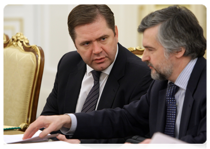 Minister of Energy Sergei Shmatko and Deputy Ministers of Economic Development Andrei Klepach at a meeting to discuss various scenarios for Russia’s socio-economic development through 2030