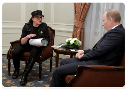 Накануне вечером Председатель Правительства Российской Федерации В.В.Путин встретился с известным художником и скульптором М.М.Шемякиным