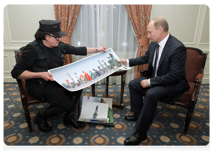 Prime Minister Vladimir Putin with artist and sculptor Mihail Chemiakin