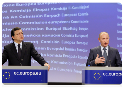 Prime Minister Vladimir Putin and President of the European Commission José Manuel Barroso at a joint news conference following the meeting of the Russian government and the EU Commission