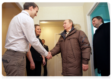 Председатель Правительства Российской Федерации В.В.Путин осмотрел одну из квартир в строящемся микрорайоне «Солнечный берег» в г.Кирове