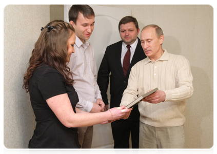 Председатель Правительства Российской Федерации В.В.Путин осмотрел одну из квартир в строящемся микрорайоне «Солнечный берег» в г.Кирове