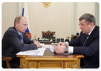 Prime Minister Vladimir Putin with Kostroma Region Governor Igor Slyunyayev