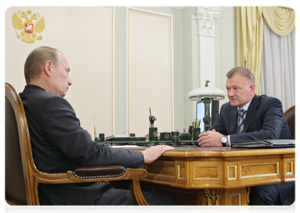 Prime Minister Vladimir Putin at a working meeting with Ryazan Region Governor Oleg Kovalyov