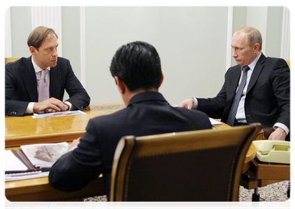 Prime Minister Vladimir Putin meeting with Deputy Minister of Industry and Trade Denis Manturov and Director General of Uralvagonzavod Oleg Siyenko
