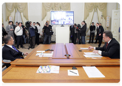 President of the Republic of Tatarstan Rustam Minnikhanov and Russian Minister of Sport, Tourism and Youth Policy Vitaly Mutko during a video conference