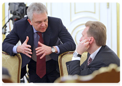 First Deputy Prime Minister Igor Shuvalov and Minister of Industry and Trade Viktor Khristenko at a meeting on the drafting of state programmes