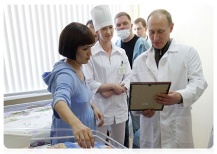 Prime Minister Vladimir Putin visiting a new perinatal centre during his trip to the Ryazan Region