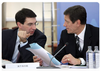 Deputy Prime Minister Alexander Zhukov and Communications Minister Igor Shchegolev at a meeting on perinatal centres and regional healthcare modernisation programmes
