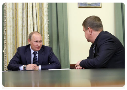 Prime Minister Vladimir Putin meets with Ryazan Region Governor Oleg Kovalyov and Vladimir Mimoglyadov, chairman of the Ryazan Region Union of Farmers