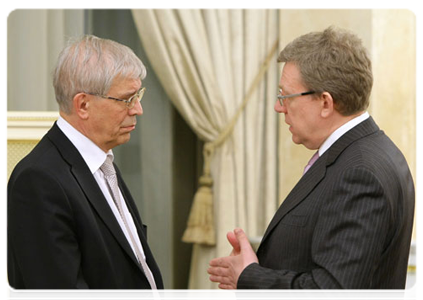 Deputy Prime Minister and Finance Minister Alexei Kudrin and the Chairman of the Central Bank of Russia Sergei Ignatiev at a meeting of the Government Presidium
