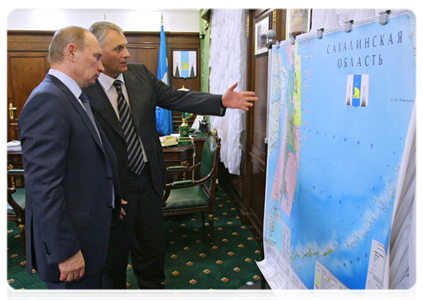Prime Minister Vladimir Putin at a meeting with Sakhalin Region Governor Anatoly Khoroshavin