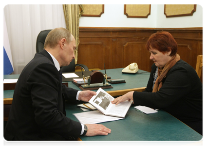 Prime Minister Vladimir Putin meeting with the family of a paratrooper killed in Chechnya from Pskov