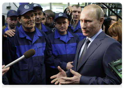 Prime Minister Vladimir Putin speaking with workers at the Votkinsk plant