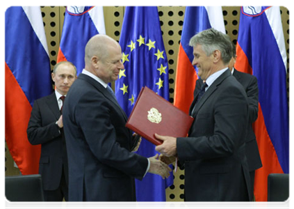 Prime Minister Vladimir Putin and his Slovenian counterpart, Borut Pahor, at a ceremony for signing new agreements on Russian-Slovenian cooperation