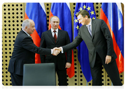 Prime Minister Vladimir Putin and his Slovenian counterpart, Borut Pahor, at a ceremony for signing new agreements on Russian-Slovenian cooperation