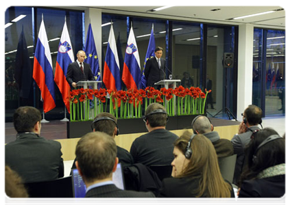 Vladimir Putin and Borut Pahor at a news conference after Russian-Slovenian talks