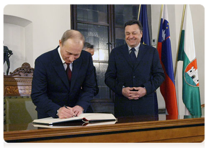 Prime Minister Vladimir Putin wrote an entry in the guestbook for distinguished visitors