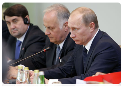 Prime Minister Vladimir Putin and Serbian President Boris Tadić participate in expanded Russian-Serbian talks