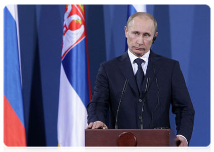 Vladimir Putin and Boris Tadic attend a news conference on Russian-Serbian talks