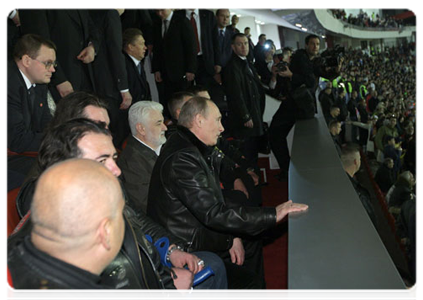 В.В.Путин встретился в Белграде с представителями байкерского движения и посетил футбольный матч молодёжных команд «Зенит» и «Црвена Звезда»