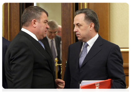 Defence Minister Anatoly Serdyukov and Minister of Sports, Tourism and Youth Policy Vitaly Mutko at the Government meeting