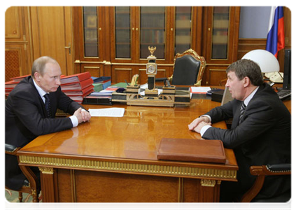 Председатель Правительства Российской Федерации В.В.Путин провёл рабочую встречу с губернатором Магаданской области Н.Н.Дудовым