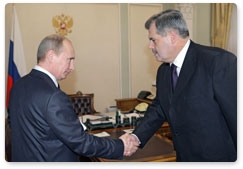 Председатель Правительства Российской Федерации В.В.Путин провёл рабочую встречу с губернатором Мурманской области Д.В.Дмитриенко