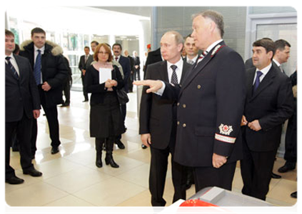 Председатель Правительства Российской Федерации В.В.Путин посетил аэропорт Шереметьево, где ознакомился с работой этого транспортного авиаузла