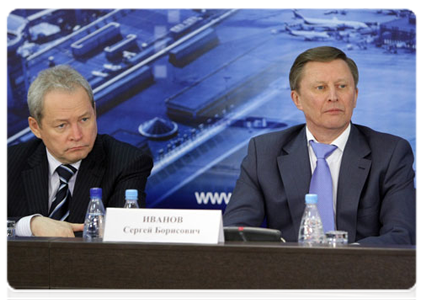 Minister of Regional Development Viktor Basargin and Deputy Prime Minister Sergei Ivanov at the meeting on the development of the Moscow air traffic hub