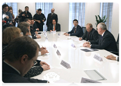 Prime Minister Vladimir Putin meeting with representatives of leading Russian telecommunication companies in the Yota central office