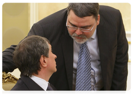 Deputy Prime Minister Igor Sechin and Igor Artemyev, head of the Federal Antimonopoly Service, at a meeting to discuss the issue of mine safety supervision