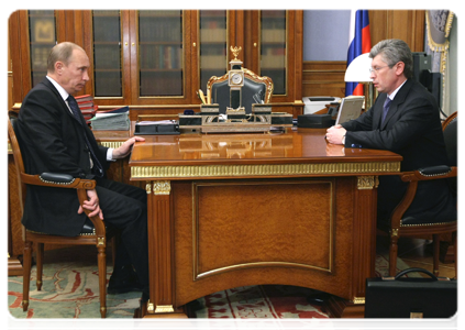 Prime Minister Vladimir Putin meets with Volgograd Region Governor Anatoly Brovko