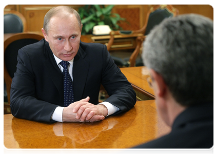Prime Minister Vladimir Putin meets with Volgograd Region Governor Anatoly Brovko