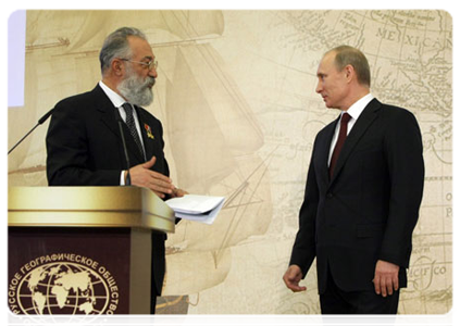 Prime Minister Vladimir Putin and First Deputy Head of United Russia Parliamentary Party Artur Chilingarov