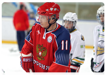 В.В.Путин принял участие в тренировке юных хоккеистов в «Лужниках» накануне финала детского хоккейного турнира «Золотая шайба»