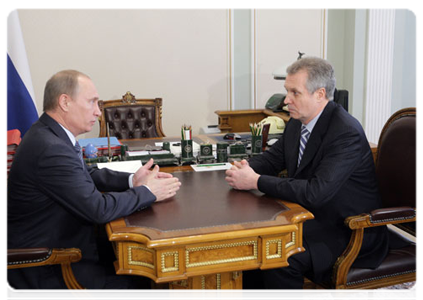 Prime Minister Vladimir Putin meeting with Rosagroleasing General Director Valery Nazarov
