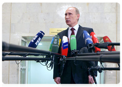 По окончании отчета Правительства Российской Федерации за 2010 год в Государственной Думе В.В.Путин ответил на вопросы журналистов