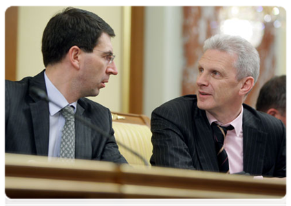 Minister of Education and Science Andrei Fursenko and Minister of Communications and Mass Media Igor Shchegolev at a meeting of the government