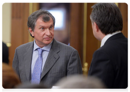 Deputy Prime Minister Igor Sechin at a meeting of the government