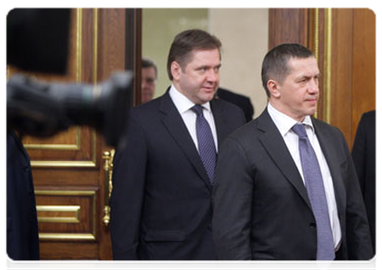 Minister of Energy Sergei Shmatko and Minister of Natural Resources and Environment Yury Trutnev at a meeting of the government
