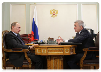 Prime Minister Vladimir Putin meeting with LUKoil President Vagit Alekperov
